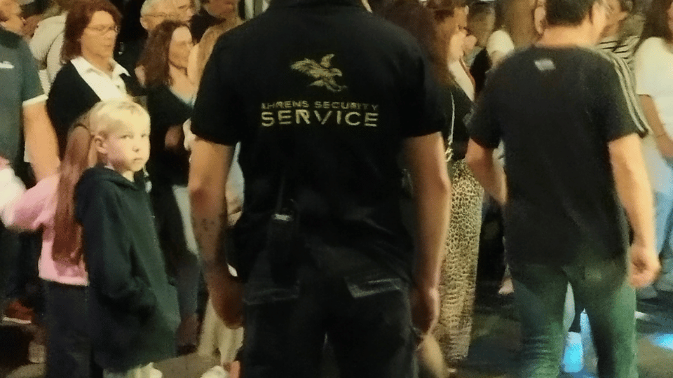 Veranstaltungsschutz Ahrens Security Service jetzt Angebot anfordern